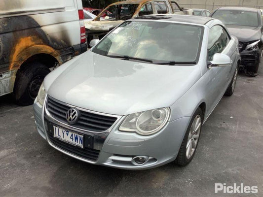 2007 VOLKSWAGEN EOS DIESEL ENG TYPE ,W/ PARK SENSORS , 02/07-04/11 1Q0807417 REAR BUMPER