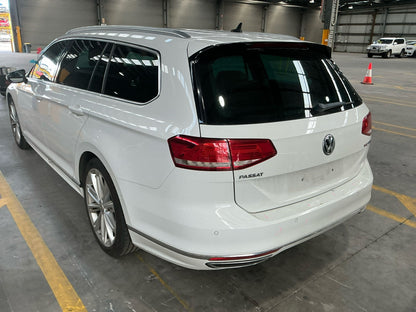 Wrecking 2016 VOLKSWAGEN PASSAT for Used Parts VG1614