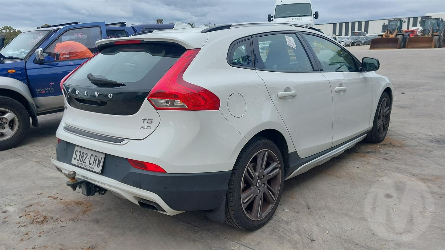 Wrecking 2014 VOLVO S40 for Used Parts VO1629